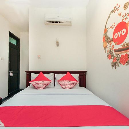 Hotel O Genteng Near Genteng Market Formerly Uno Hotel Surabaya Buitenkant foto