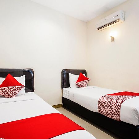 Hotel O Genteng Near Genteng Market Formerly Uno Hotel Surabaya Buitenkant foto