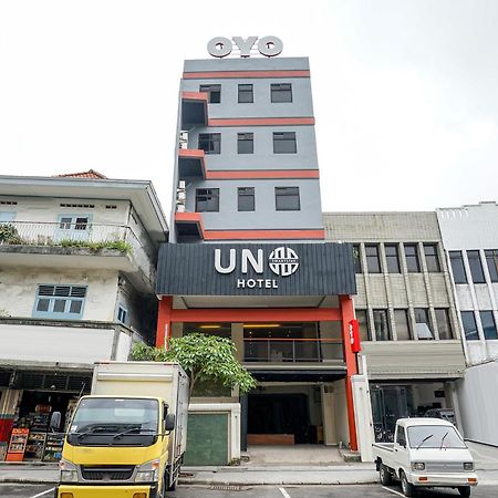 Hotel O Genteng Near Genteng Market Formerly Uno Hotel Surabaya Buitenkant foto