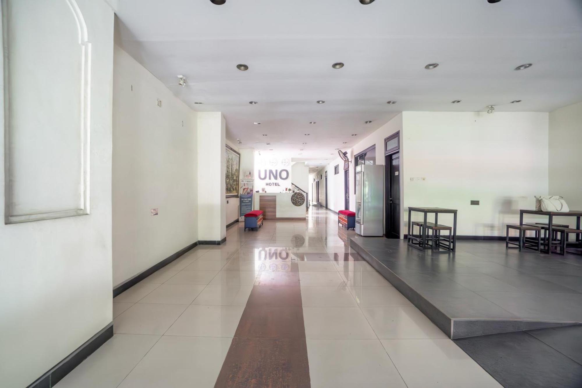 Hotel O Genteng Near Genteng Market Formerly Uno Hotel Surabaya Buitenkant foto