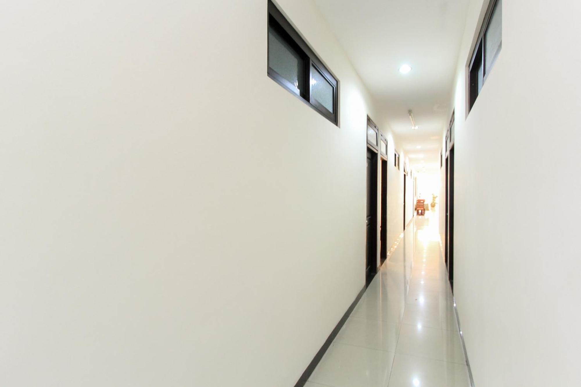 Hotel O Genteng Near Genteng Market Formerly Uno Hotel Surabaya Buitenkant foto