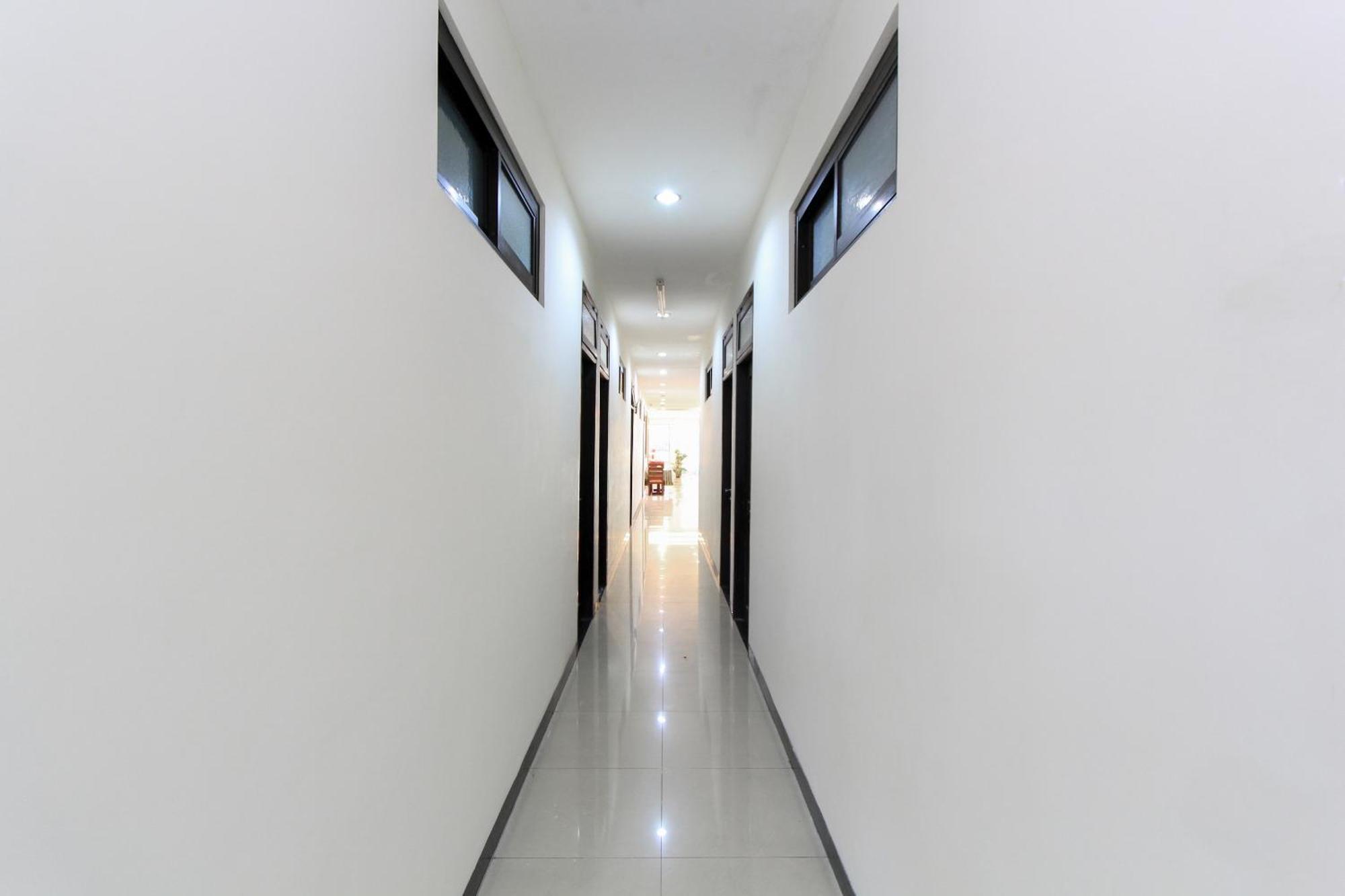 Hotel O Genteng Near Genteng Market Formerly Uno Hotel Surabaya Buitenkant foto