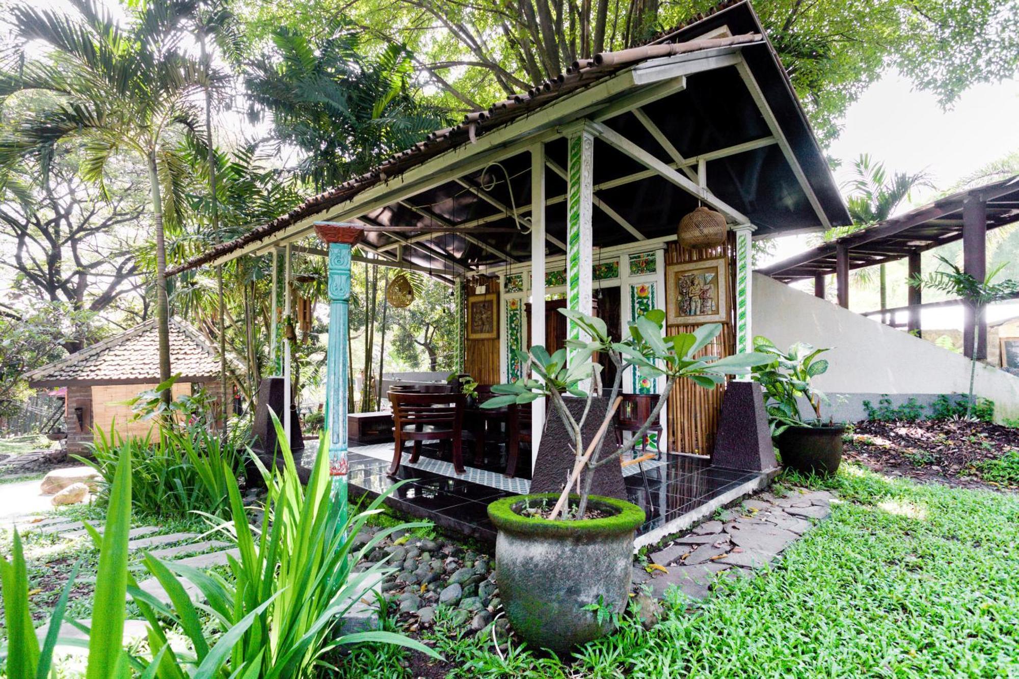 Hotel O Genteng Near Genteng Market Formerly Uno Hotel Surabaya Buitenkant foto