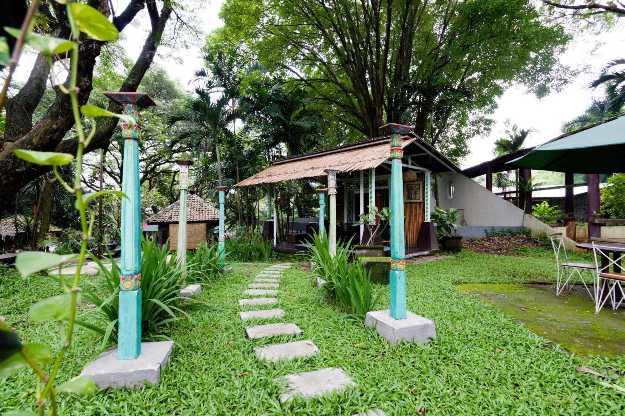 Hotel O Genteng Near Genteng Market Formerly Uno Hotel Surabaya Buitenkant foto