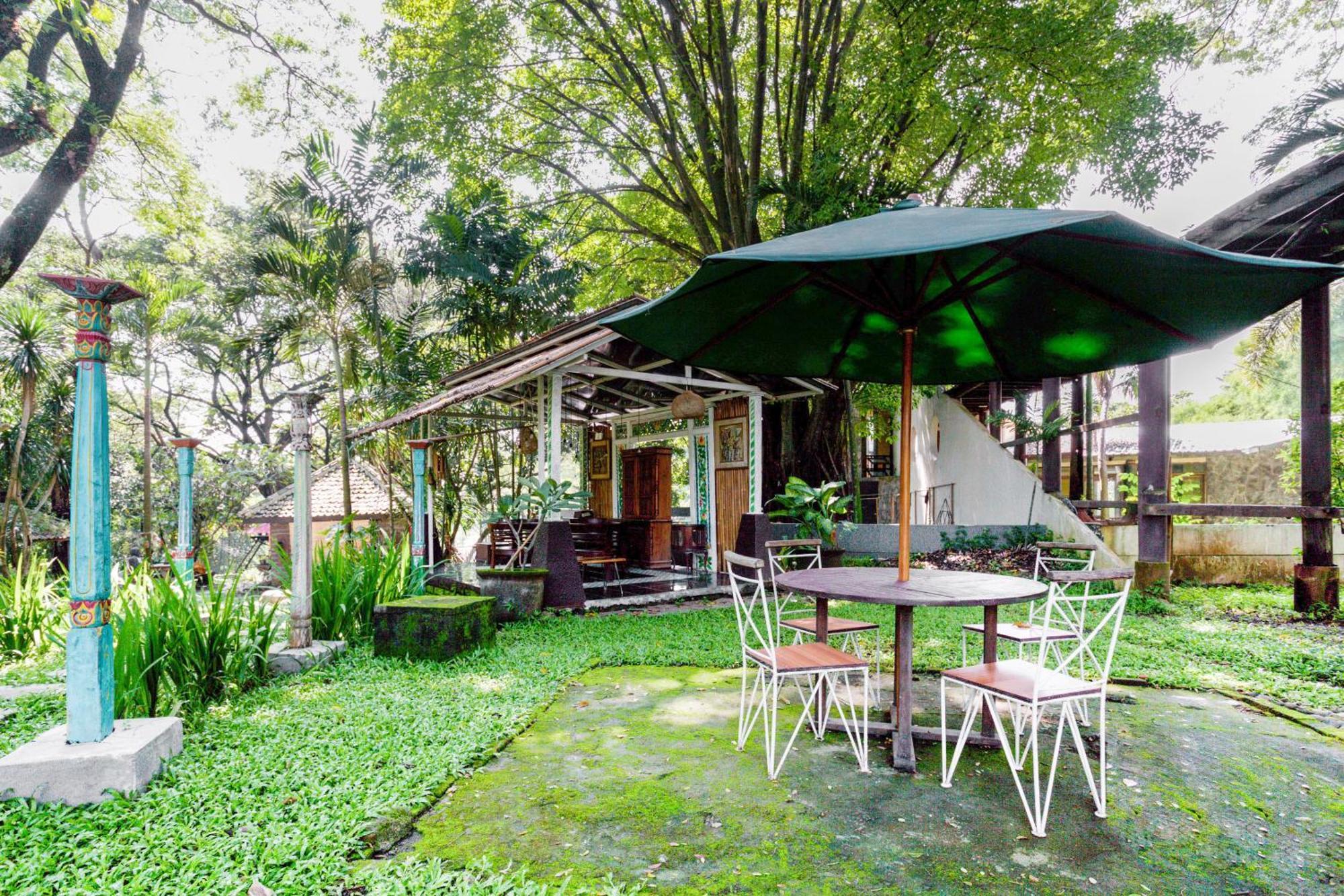 Hotel O Genteng Near Genteng Market Formerly Uno Hotel Surabaya Buitenkant foto